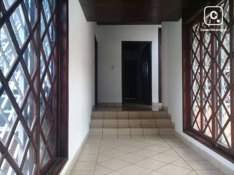 Casa en alquiler en Carretera Sur, Managua – 3 hab, US$ 900/mes
