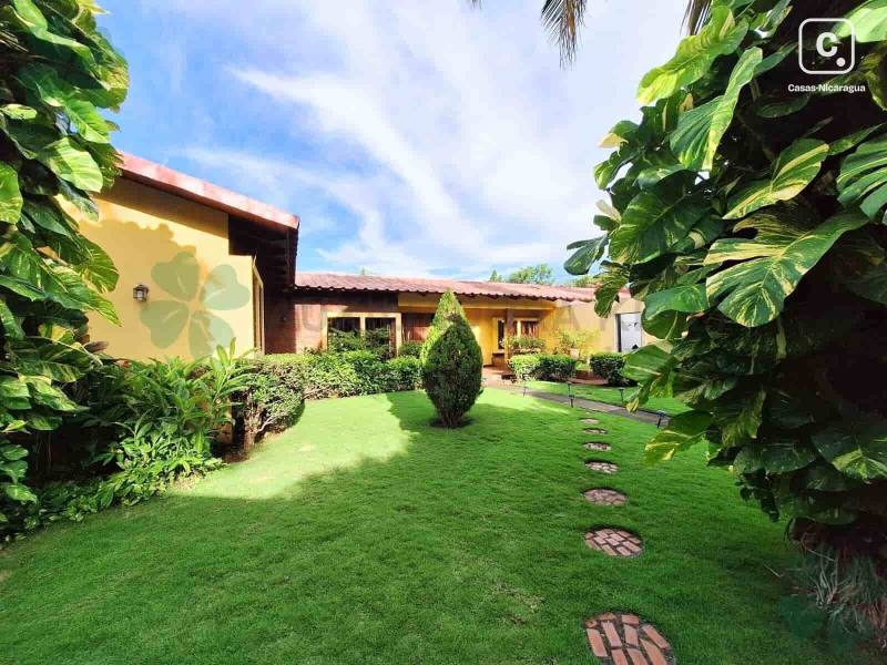 Casa en venta en Reparto San Juan, Managua – 3 hab, 300 m²
