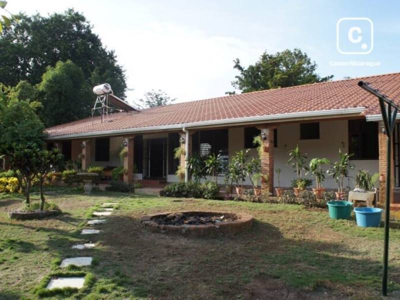 Casa en venta o alquiler en Las Colinas, Managua – 6 hab