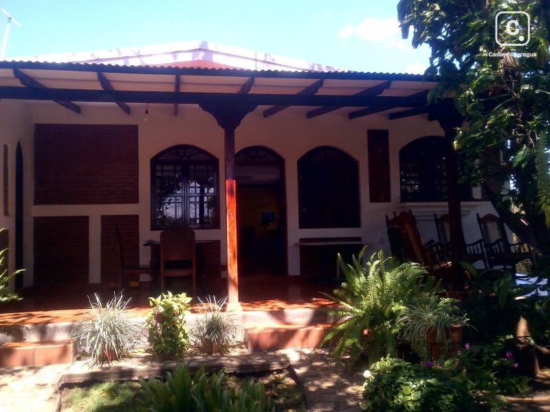 Casa en venta en Carretera Vieja a León, Managua – 4 hab, 1,696 varas²