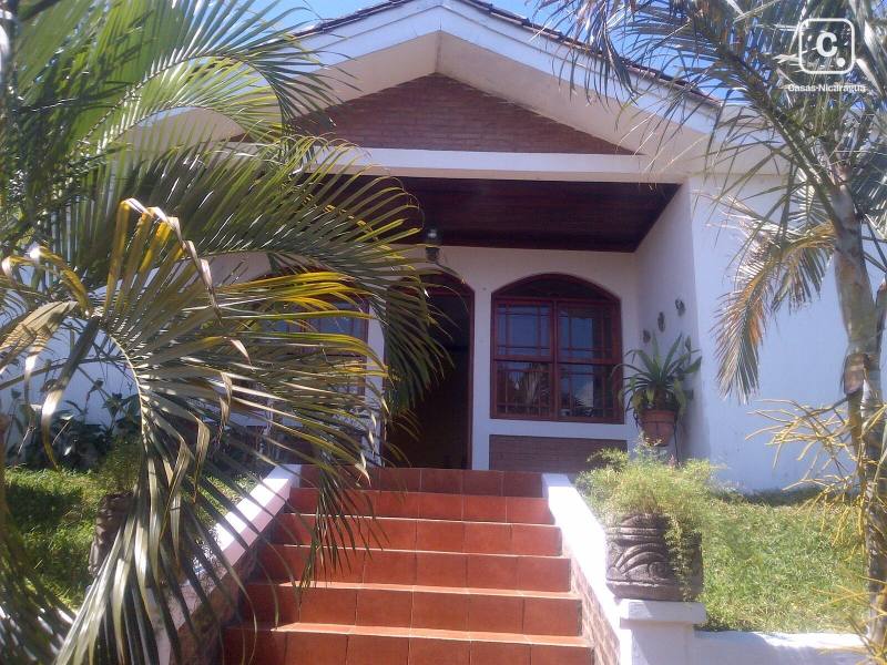 Casa en venta en Carretera Vieja a León, Managua – 4 hab, 1,696 varas²