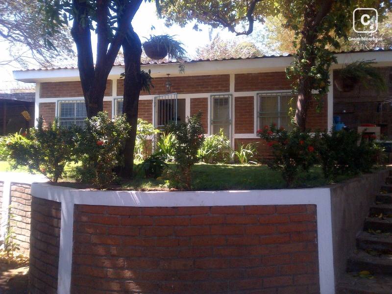 Casa en venta en Carretera Vieja a León, Managua – 4 hab, 1,696 varas²