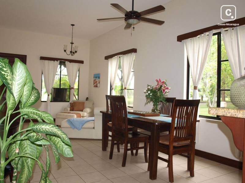 Casa en venta en Villa el Carmen, Managua – 2 hab, 130 m²