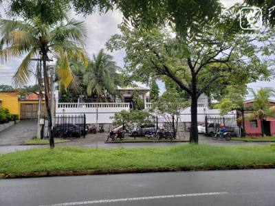 Casa en venta en Villa Fontana, Managua – 8 hab, 350 m²