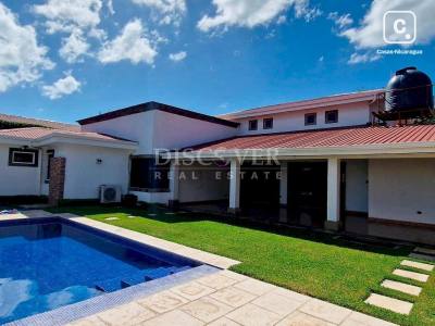 Casa en venta o alquiler en Villa Fontana, Managua – 4 hab, 375 m²