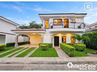 Casa en alquiler en Las Colinas, Managua – 3 hab, Ref QCCF2409