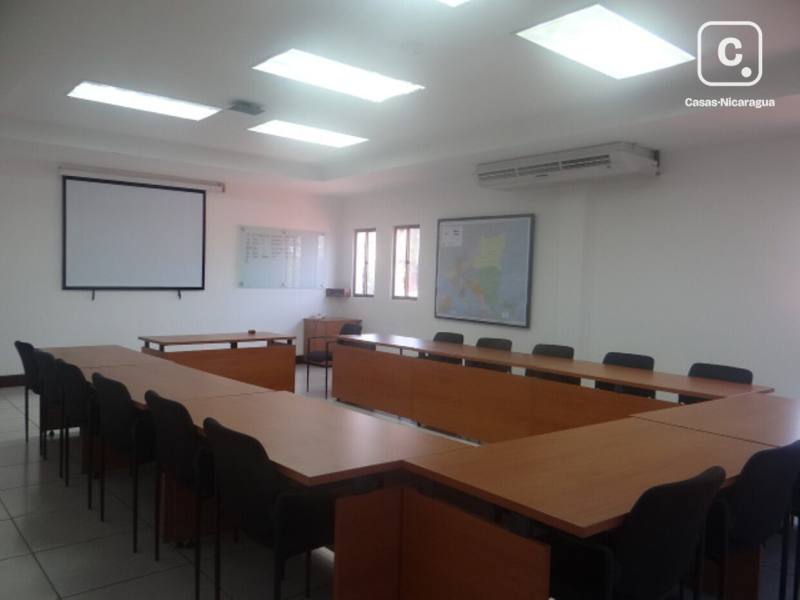 Oficina en alquiler en Altamira, Managua – 100 m²