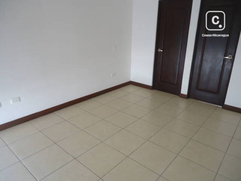 Casa en alquiler en Altamira, Managua – 3 hab