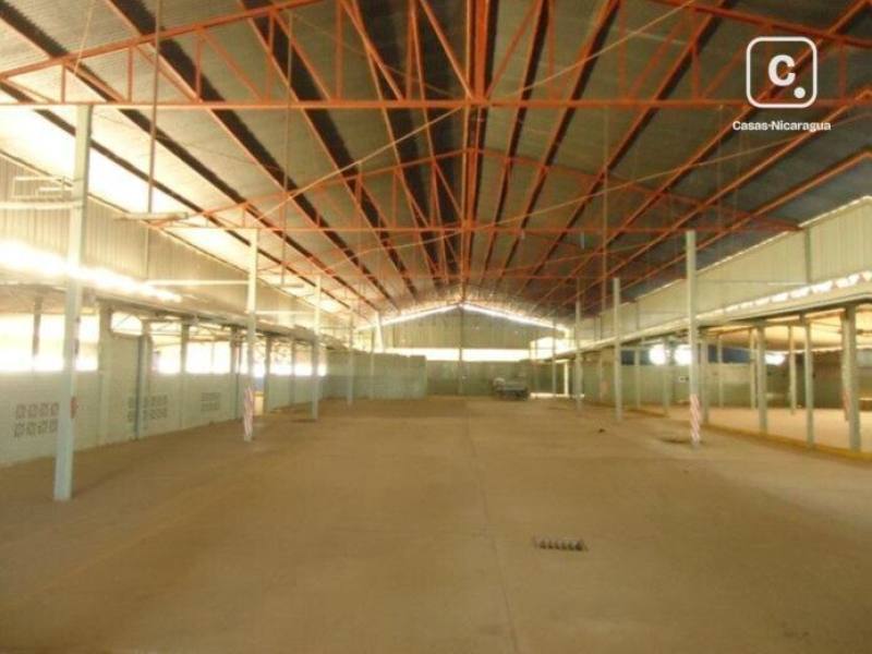 Bodega en venta en Granada – 3,098 m²