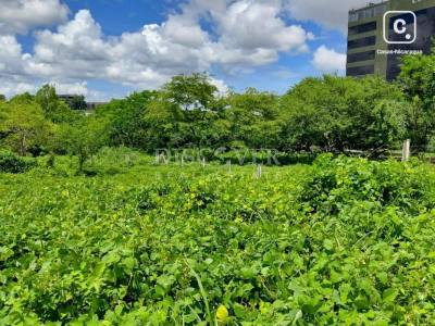 Terreno en venta en Pista Jean Paul Genie, Managua – 6,877 m²