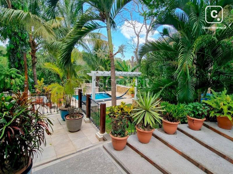 Casa en venta en Villa Fontana, Managua – 4 hab, 1,189 varas²