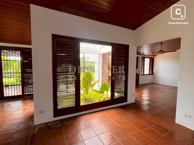 Casa en venta en Carretera Sur, Managua – 4 hab, 400 m², US$ 375,000