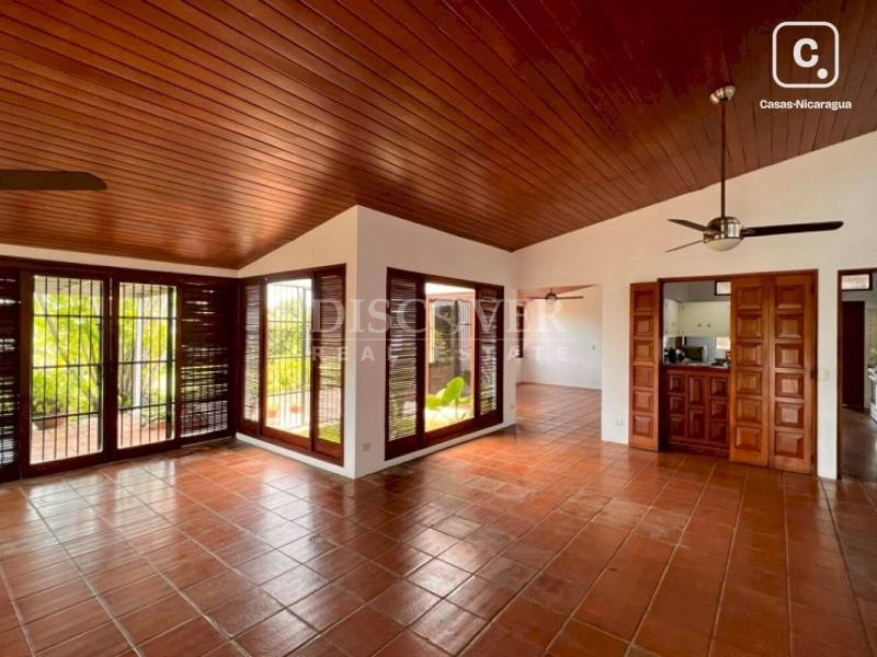 Casa en venta en Carretera Sur, Managua – 4 hab, 400 m², US$ 375,000
