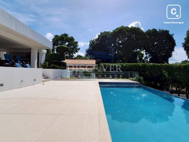 Casa en venta en Villa Fontana, Managua – 5 hab, 2,500 m²