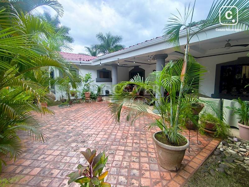 Casa en venta en Las Colinas, Managua – 3 hab, 380 m²