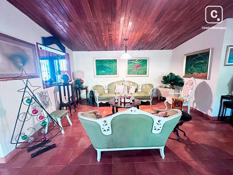 Casa en venta en Santo Domingo, Managua – 4 hab, 360 m², US$ 380,000