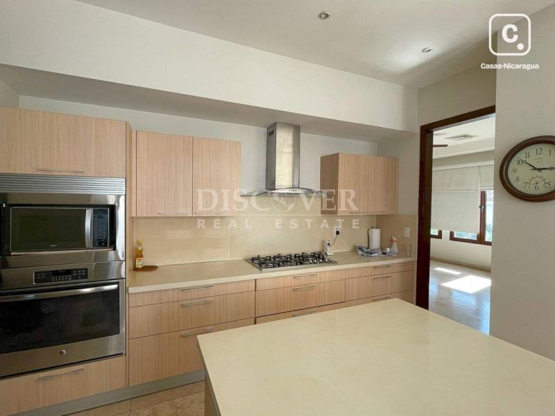 Apartamento en venta en Santo Domingo, Managua – 3 hab, 201 m²