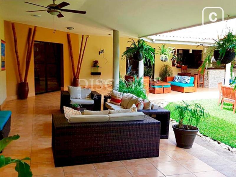 Casa en venta o alquiler en Las Colinas, Managua – 3 hab, 300 m²