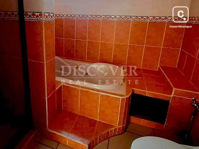 Casa en alquiler en Pista Jean Paul Genie, Managua – 5 hab, 260 m²