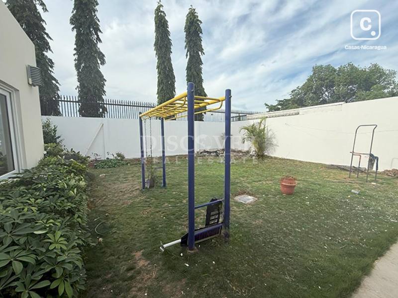 Casa en venta o alquiler en Villa Fontana, Managua – 3 hab, 360 m²