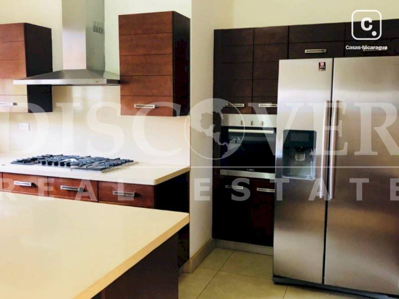 Casa en venta o alquiler en Santo Domingo, Managua – 3 hab, 327 m²