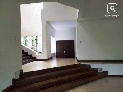 Casa en venta en Villa Fontana, Managua – 5 hab, 720 m²
