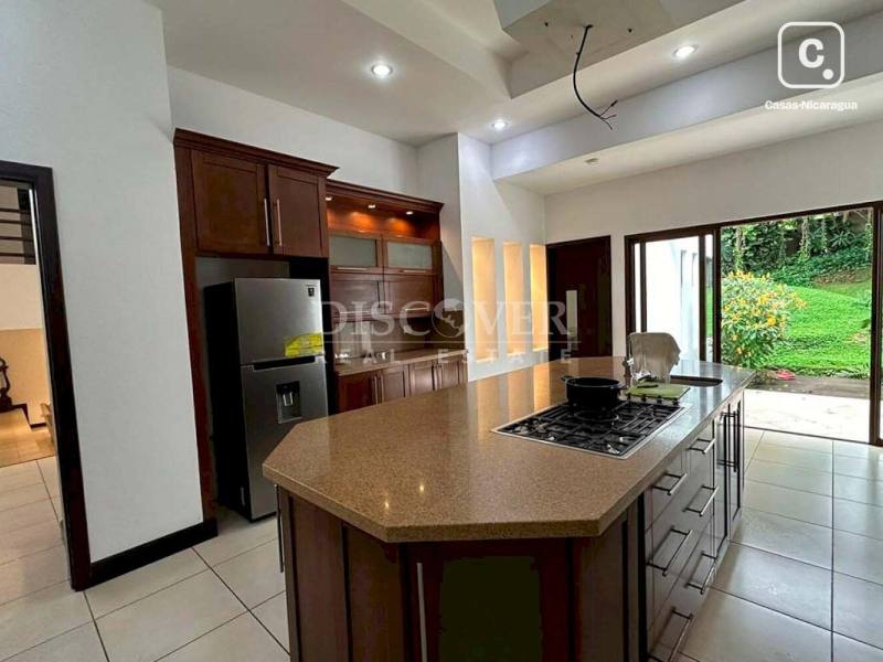 Casa en venta en Villa Fontana, Managua – 5 hab, 720 m², US$ 1,000,000