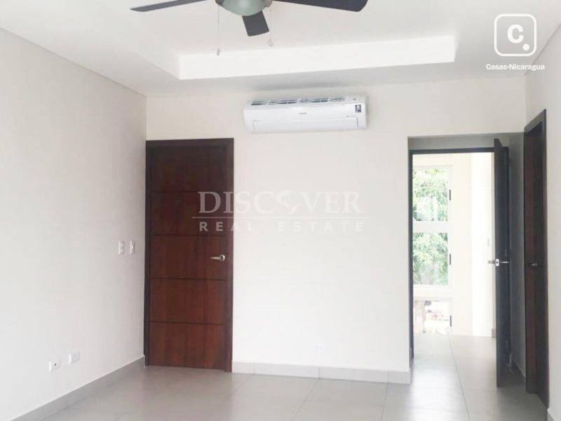 Casa en venta en Santo Domingo, Managua – 3 hab, 215 m²