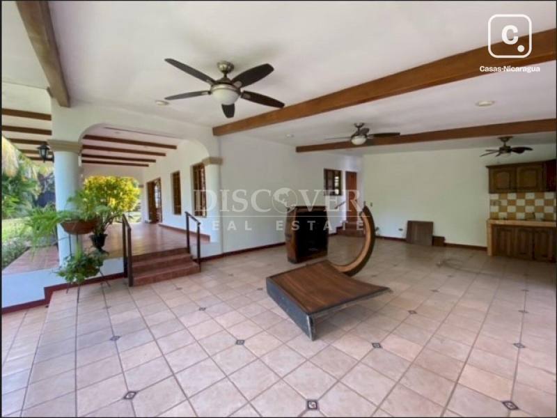 Casa en venta en Carretera Vieja a León, Managua – 3 hab, 424 m²