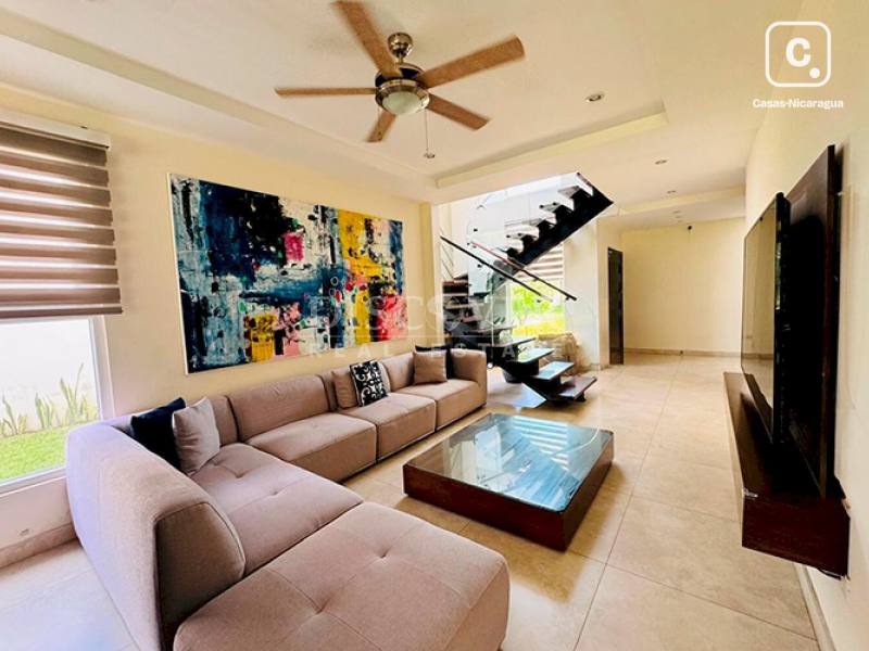 Casa en venta en Villa Fontana, Managua – 4 hab, 285 m²
