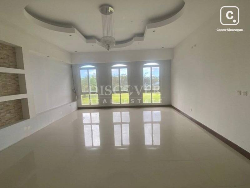 Casa en venta en Villa Fontana, Managua – 7 hab, 1,100 m²