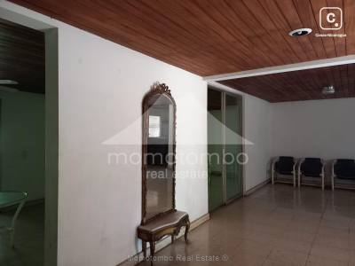 Casa en venta en Los Robles, Managua – 4 hab, 497 m²
