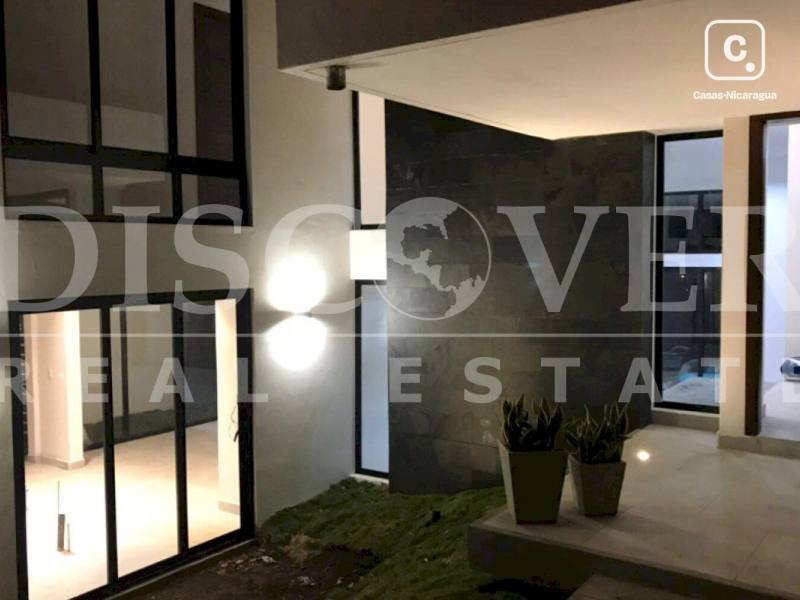 Casa en venta en Santo Domingo, Managua – 4 hab, 297 m²