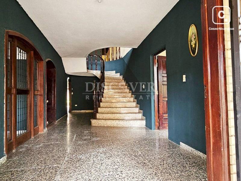Oficina en venta o alquiler en Bolonia, Managua – 1,050 m²