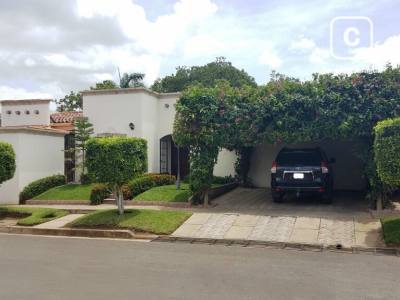 Casa en venta en Carretera Masaya, Managua – 3 hab, 235 m²