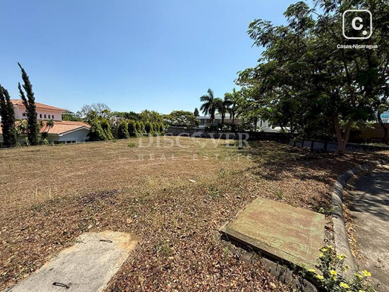 Terreno en venta en Villa Fontana, Managua – 1,800 varas²