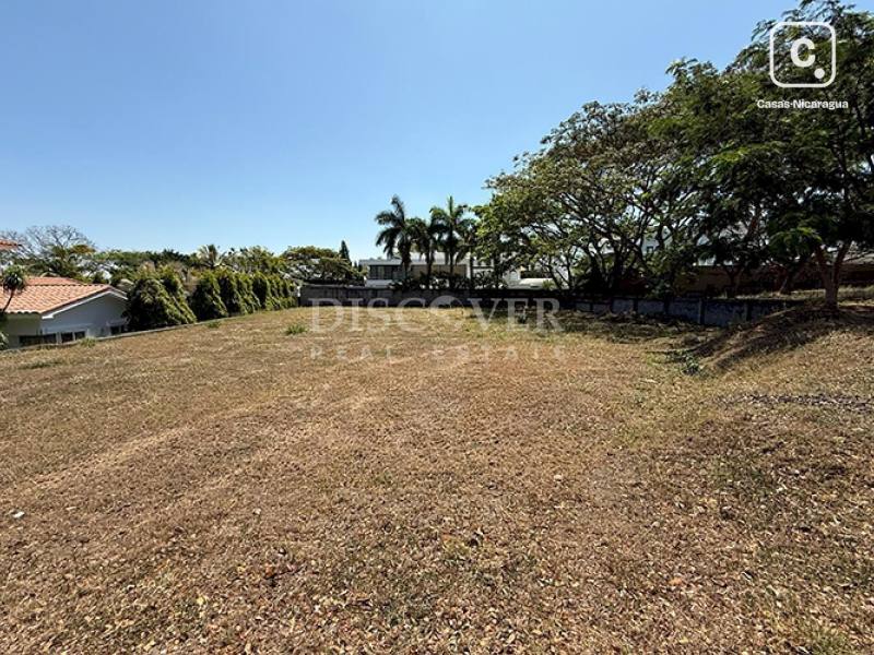 Terreno en venta en Villa Fontana, Managua – 1,800 varas²