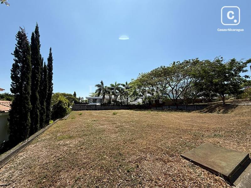 Terreno en venta en Villa Fontana, Managua – 1,800 varas²