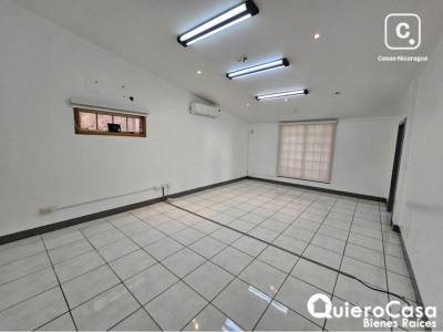 Oficina en alquiler en Los Robles, Managua – 34 m²