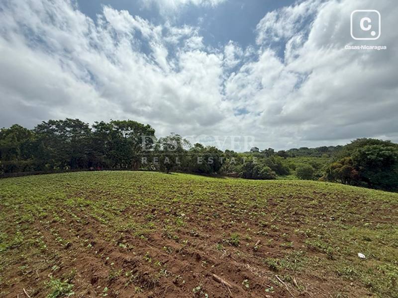 Terreno en venta en Villa Fontana, Managua – 14,067 varas²