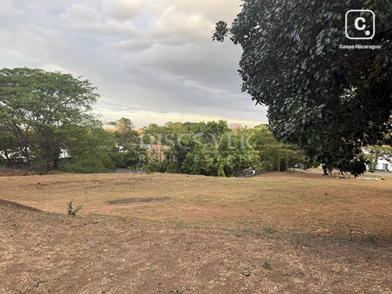 Terreno en venta en Villa Fontana, Managua – 1,178 varas²