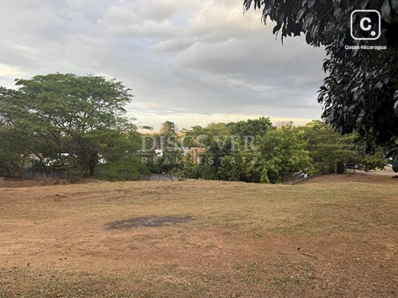 Terreno en venta en Villa Fontana, Managua – 1,178 varas²