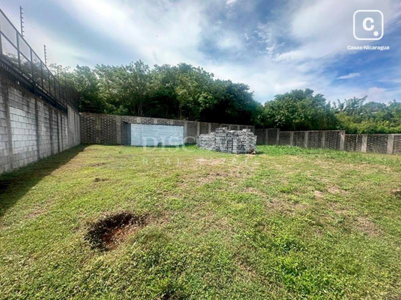 Terreno en venta en Santo Domingo, Managua – 704 varas²