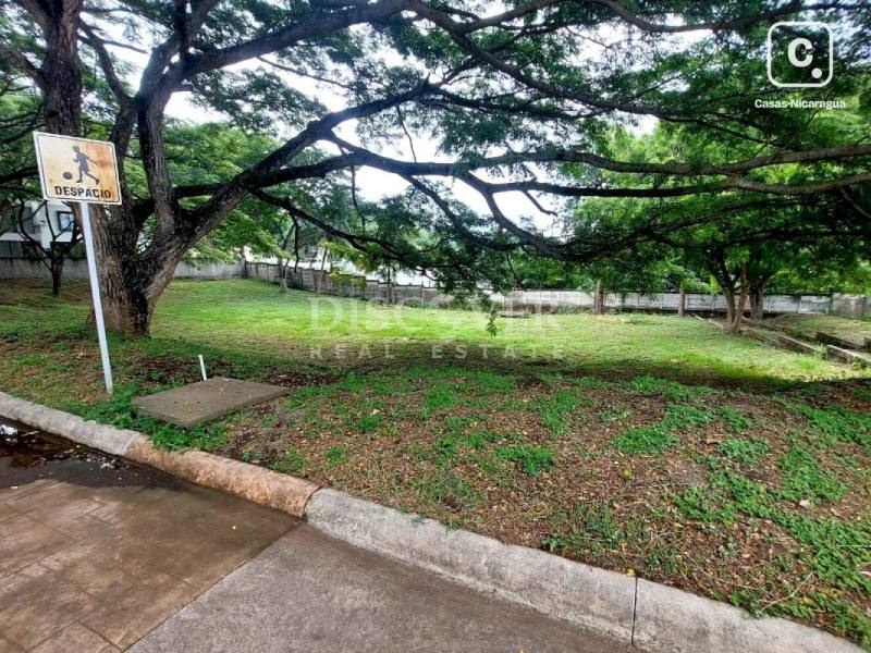 Terreno en venta en Villa Fontana, Managua – 1,590 varas², US$ 127,207