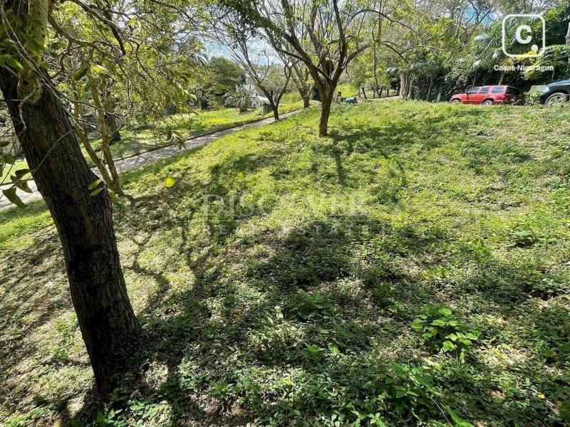 Terreno en venta en Villa Fontana, Managua – 806 varas²