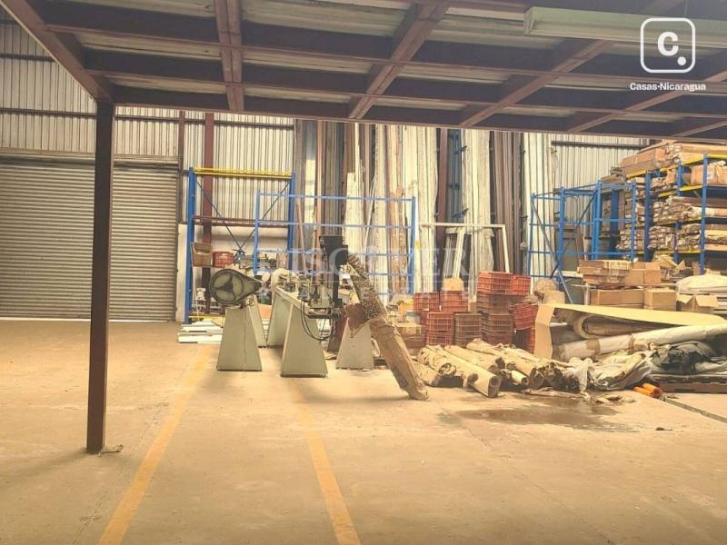 Bodega en venta o alquiler en Carretera Vieja a León, Managua – 757 m²