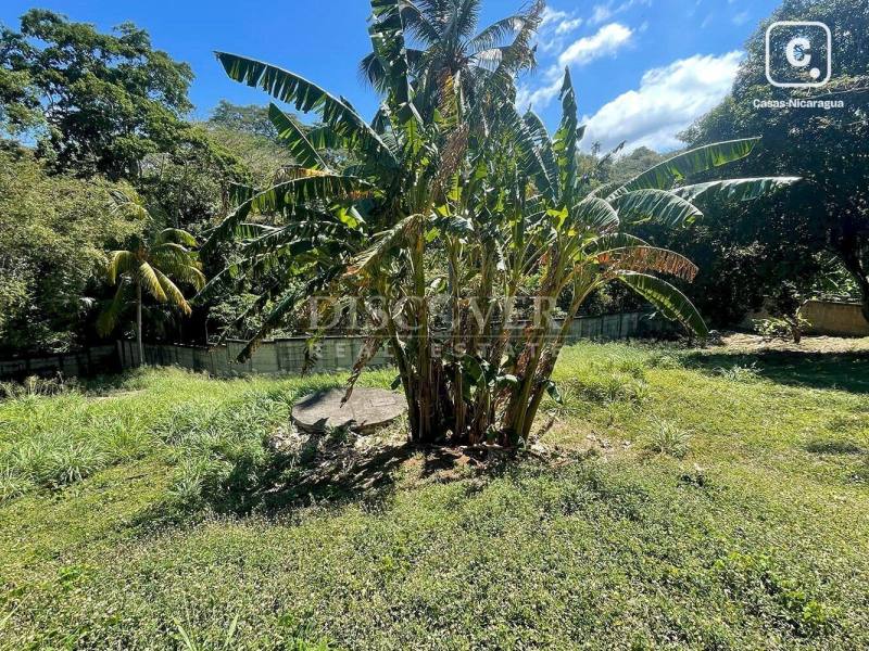 Terreno en venta en Villa Fontana, Managua – 709 varas²