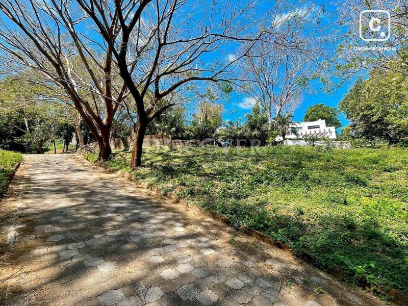 Terreno en venta en Villa Fontana, Managua – 529 varas²