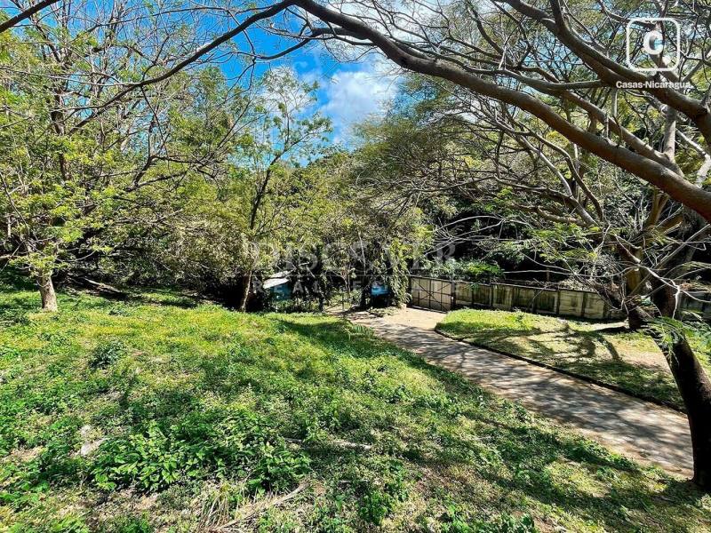 Terreno en venta en Villa Fontana, Managua – 529 varas²