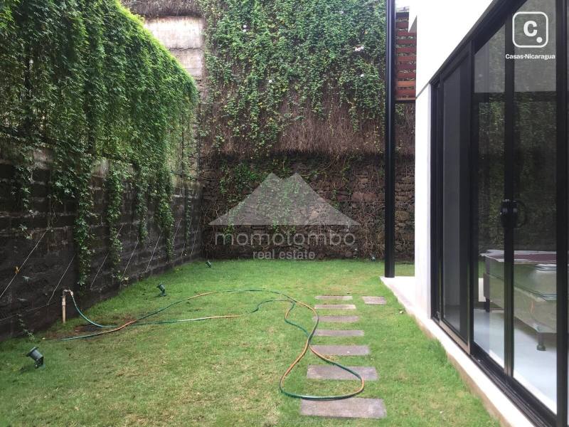 Casa en alquiler en Villa Fontana Sur, Managua – 3 hab
